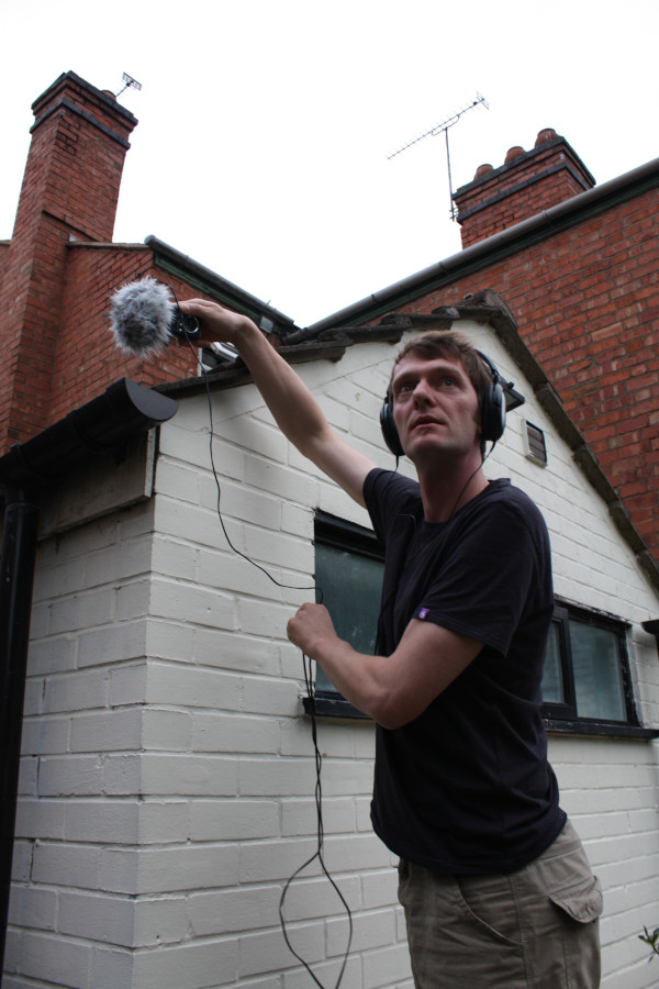 Ruben Kurschat during an outdoor recording with a professional recording device
